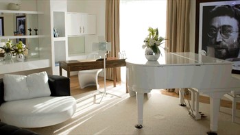 Hard Days Night Hotel