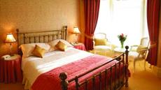 picture of a bedroom at the lynwood